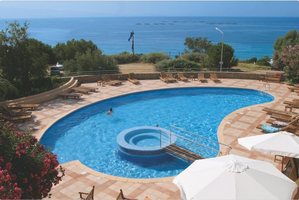 F2 Vue Mer Dans Residence Avec Piscine Ajaccio  Exterior foto